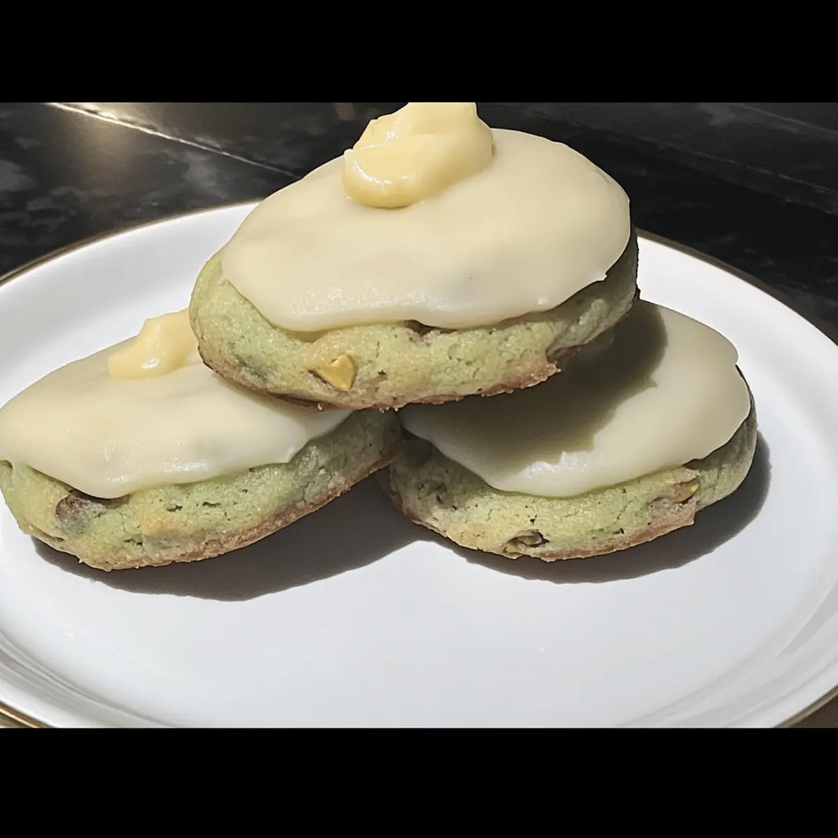 Pistachio Cookies with Brown Butter u9njms